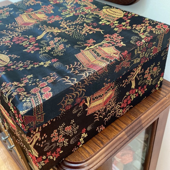 VTG Asian Silk Treasure Box by Yi Lin Arts & Treasures of China - Picture 2 of 8